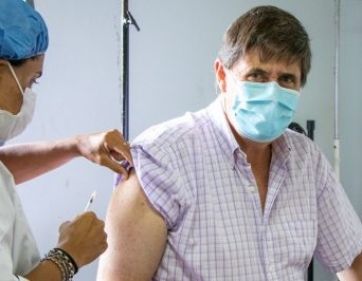 La otra interna de los intendentes opositores: los 33 que no se vacunaron vs. los 32 que sí