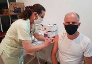 La otra interna de los intendentes opositores: los 33 que no se vacunaron vs. los 32 que sí