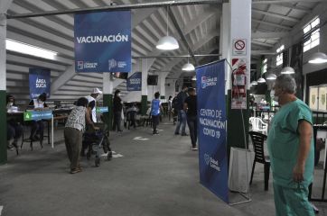 Incorporan instalaciones de clubes como puntos de vacunación