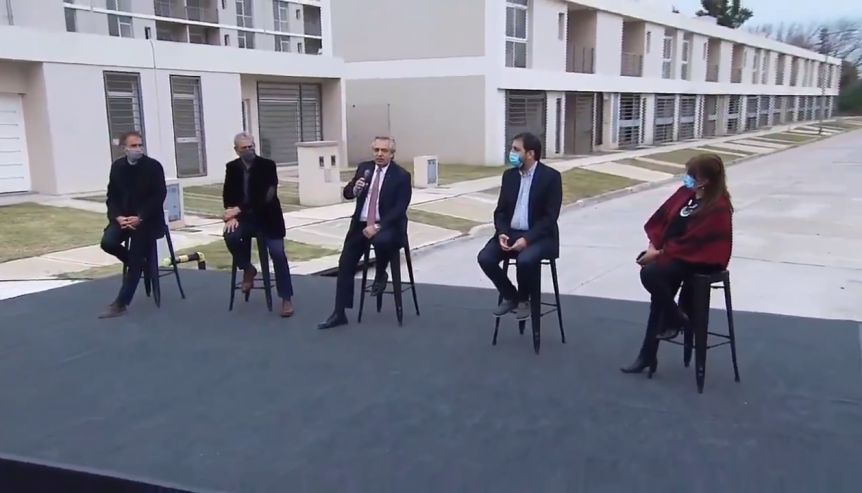 Viviendas, tarifas, vacunas y chicanas: las claves del acto de Alberto en San Martín
