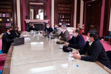Kicillof recibió a intendentes radicales, que le propusieron alternativas para el sistema de fases