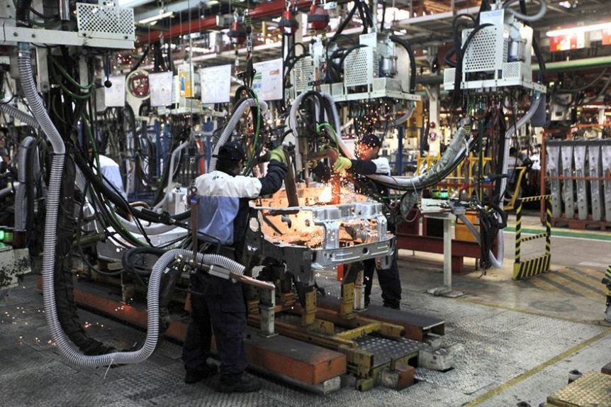 Mayo volvió a traer una caída del 5 por ciento de la industria y del 3 de la construcción