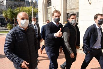 Con choque de puños, Santilli y Gollan hicieron los deberes antes de la competencia electoral