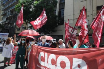 Reclamo caliente: médicos bonaerenses instalaron una carpa sanitaria en el Congreso