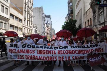 Reclamo caliente: médicos bonaerenses instalaron una carpa sanitaria en el Congreso