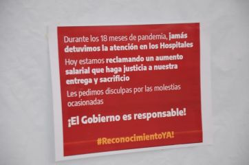 Reclamo caliente: médicos bonaerenses instalaron una carpa sanitaria en el Congreso