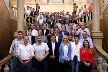 La política se divide por la re reelección