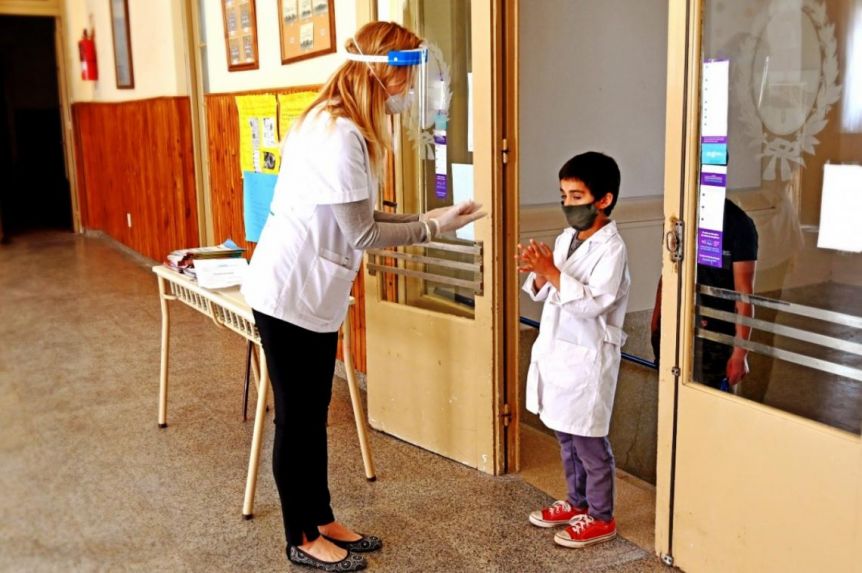 Vuelta a las aulas, vacunas y pase sanitario: el dilema que atraviesa a la comunidad educativa