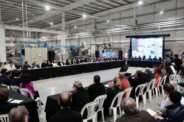Kicillof ATR: se reunió con industriales, visitó la Feria del Libro y recibió a un embajador