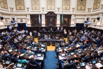 Diputados puso primera: bancas vacías, nuevos alfiles y fuertes críticas por IOMA