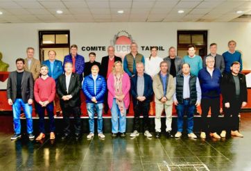 Entre la Lista 3 y los violetas, la UCR inició una ronda de consultas con los 135 comités