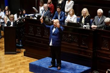 Recibieron diplomas los legisladores electos en medio del debate por el endeudamiento