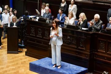 Recibieron diplomas los legisladores electos en medio del debate por el endeudamiento
