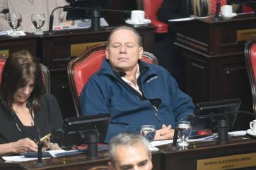 La sesión del Senado era tranquila hasta que se picó al final