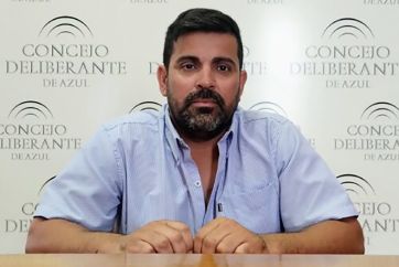 Zafó raspando: concejal libertario salvó de la interpelación a intendente de La Cámpora
