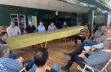 Kicillof puso el ojo en Misiones, otra provincia atravesada por una crisis interna