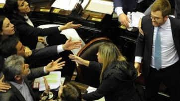 En medio de un clima de tensión, Cambiemos logró la media sanción al proyecto del Presupuesto