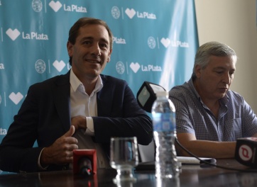 Garro anunció medidas sociales y oficializó el bono para municipales y cooperativistas