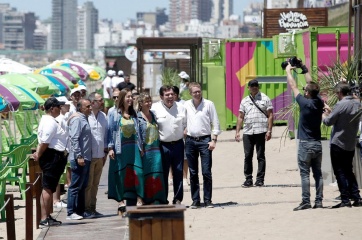 Casualidad o estrategia: Vidal y su funcionaria, con el mismo vestido